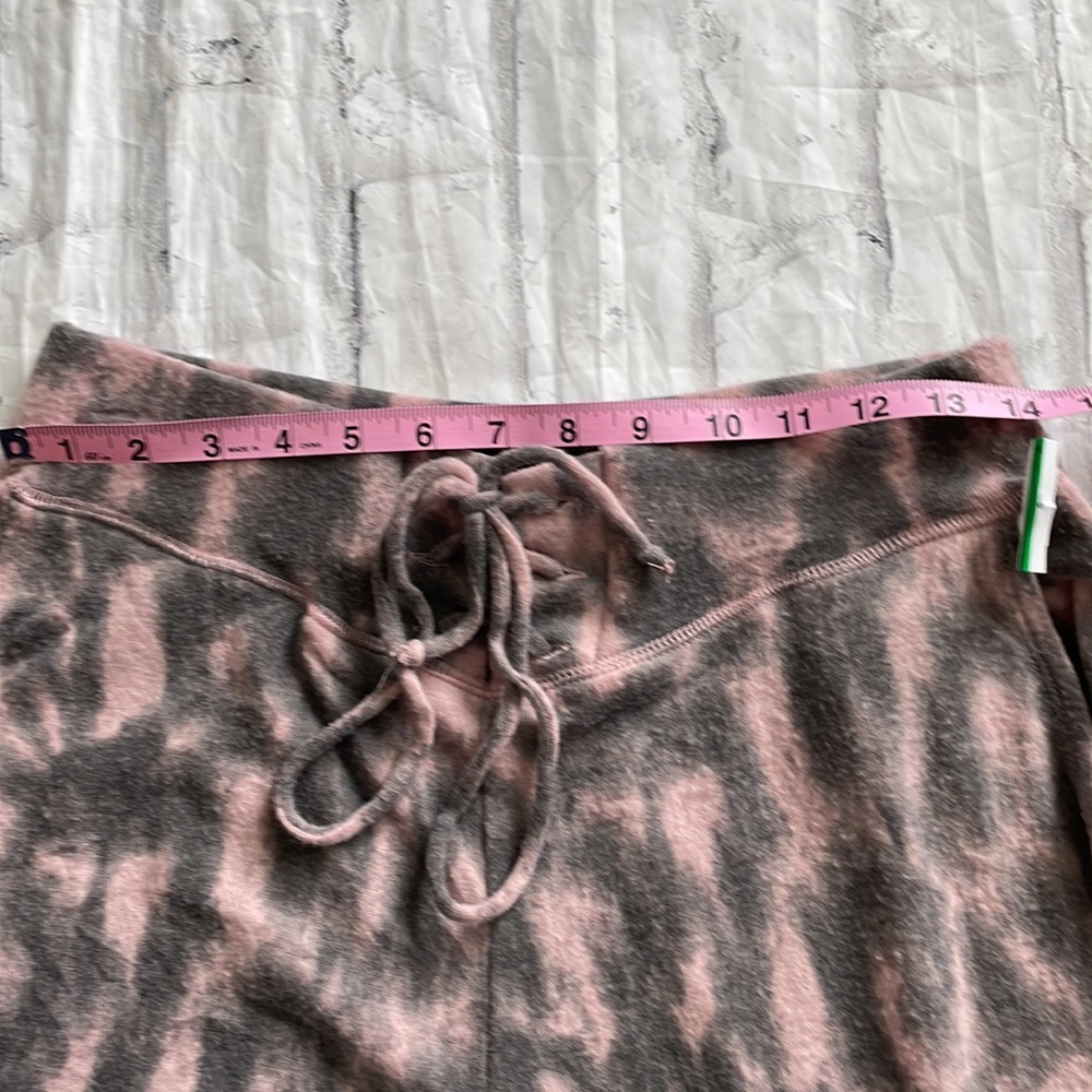 BLANK NYC Animal Leopard Print Fleece Loungewear Pants - Picture 8 of 12
